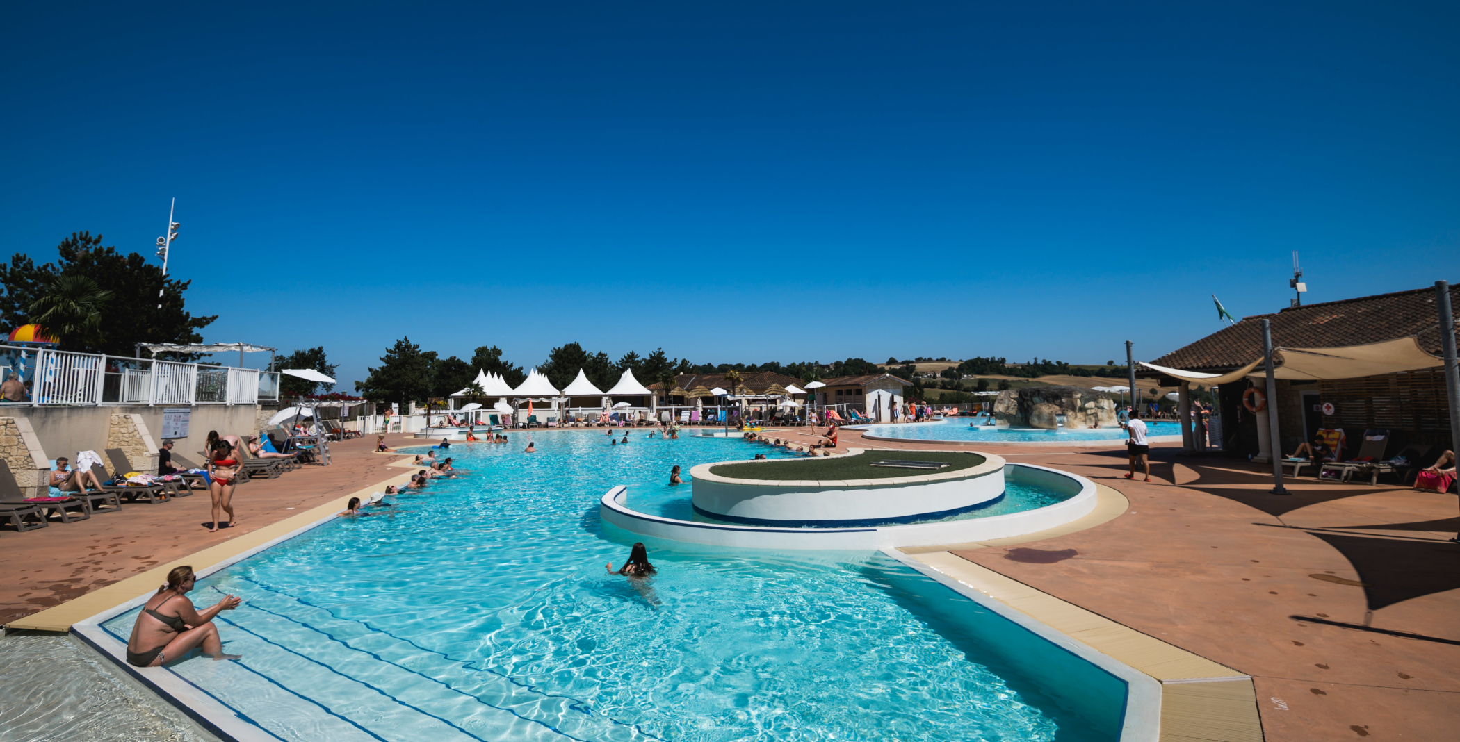 Lac de 5 hectares et activités nautiques au Camping Lac des 3 Vallées